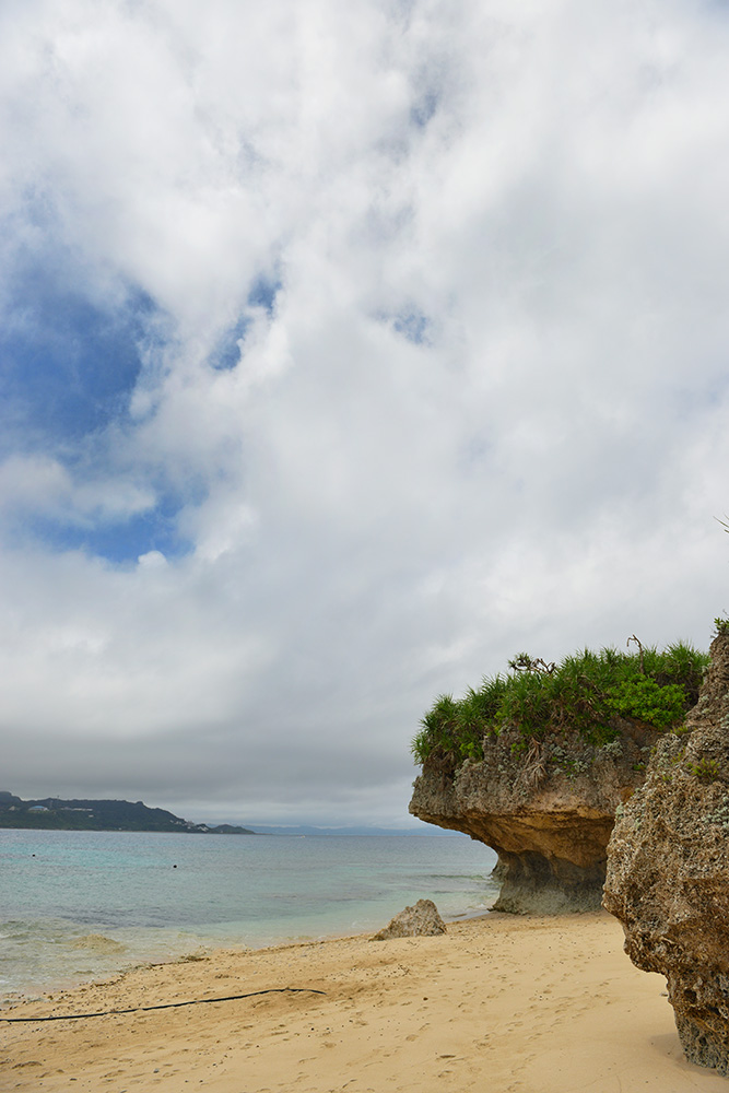 コマカ島 海と岩の景色